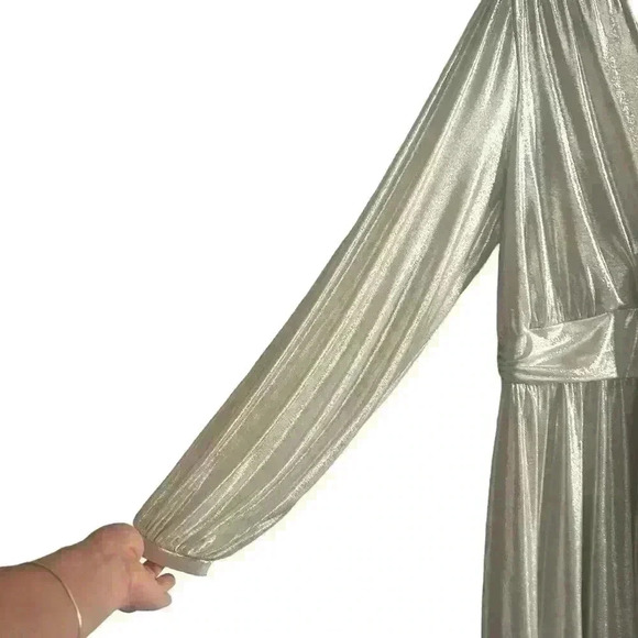 TORRID Metallic Silver Liquid Knit Surplice Mini Dress Size 1 / US 14/16 - Picture 5 of 9